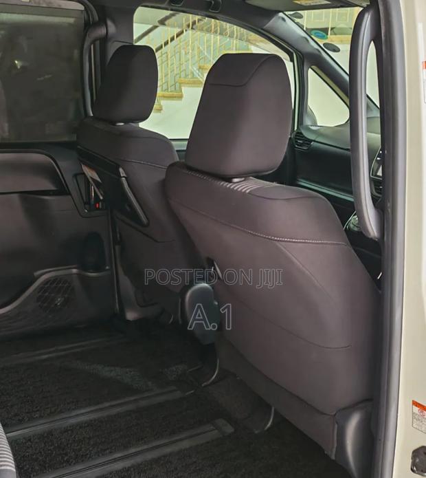 Toyota Voxy 2019 Off white