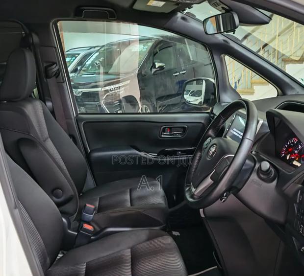 Toyota Voxy 2019 Off white
