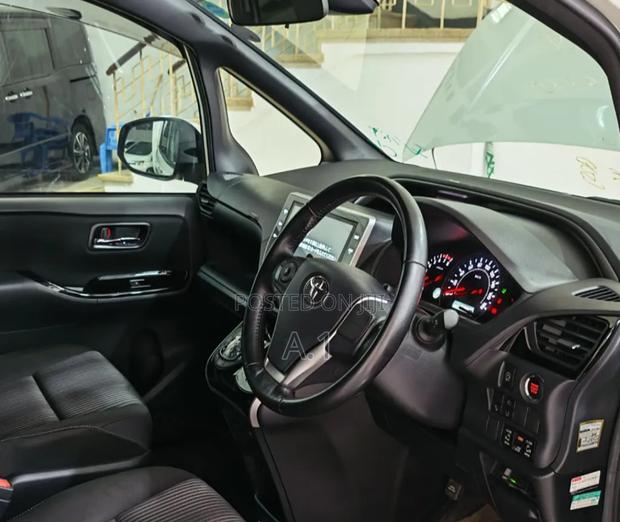 Toyota Voxy 2019 Off white
