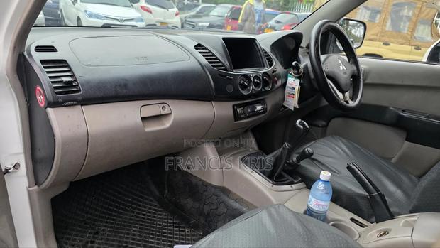 Mitsubishi L200 2010 White