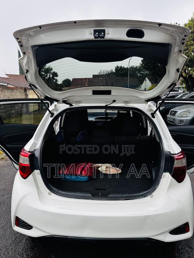 Toyota Vitz 1.3 FWD 5dr 2017 Pearl