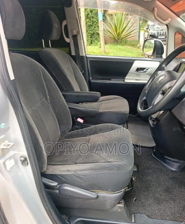 Toyota Noah 2012 Silver