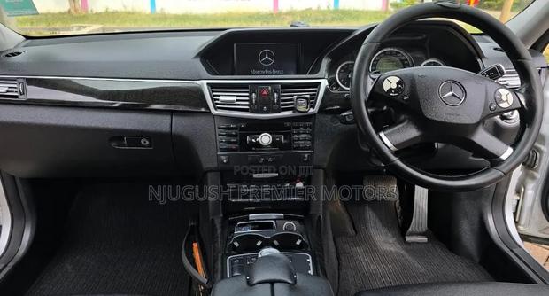 Mercedes-Benz E300 2009 Silver