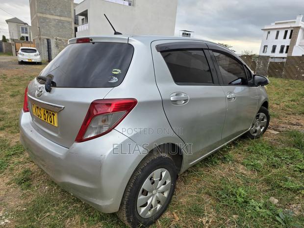 Toyota Vitz 2012 Silver