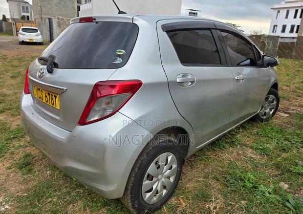 Toyota Vitz 1.3 FWD 5dr 2012 Silver