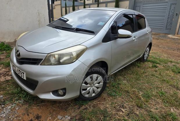 Toyota Vitz 1.3 FWD 5dr 2012 Silver