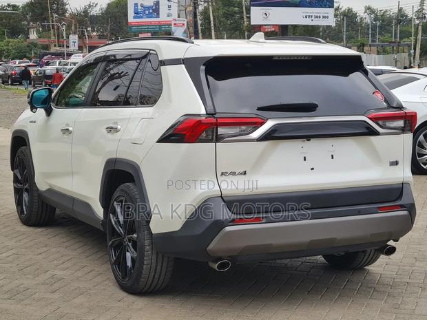 Toyota RAV4 Hybrid 2019 White