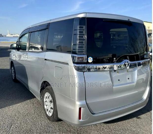 Toyota Voxy 2019 Silver