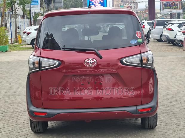 Toyota Sienta 2019 Red