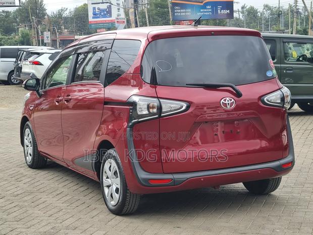 Toyota Sienta 2019 Red