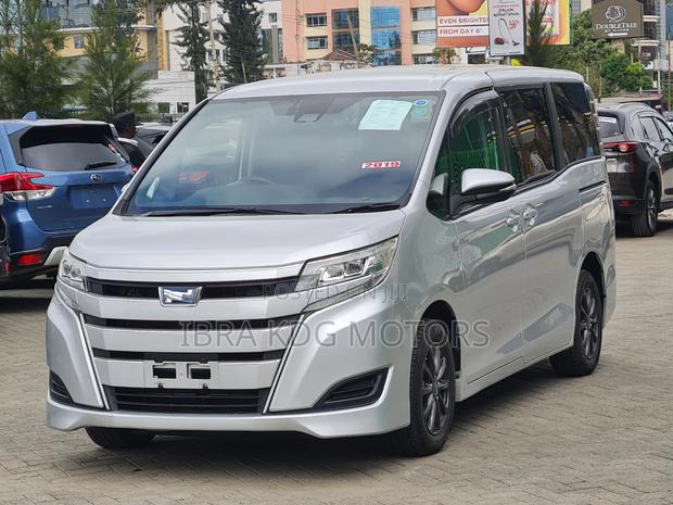 Toyota Noah 2019 Silver