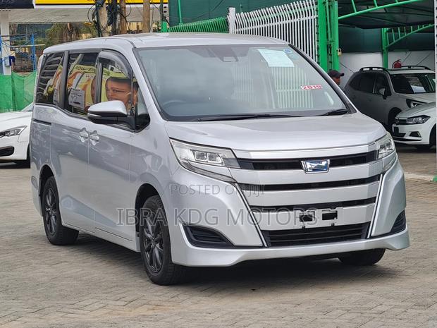 Toyota Noah 2019 Silver