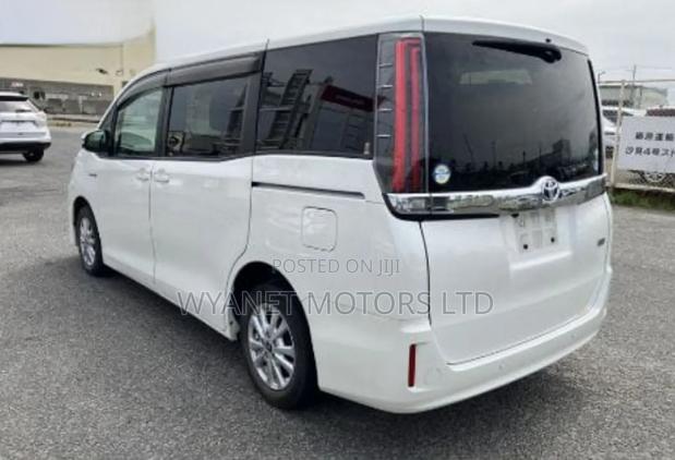 Toyota Noah 1.8 FWD Hybrid (7 seater) 2019 White