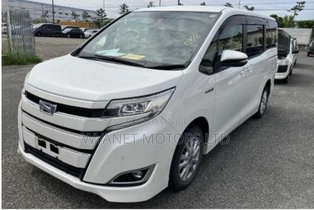 Toyota Noah 1.8 FWD Hybrid (7 seater) 2019 White