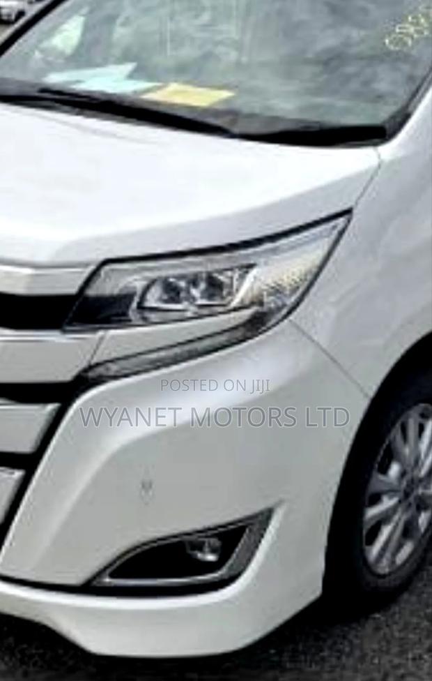Toyota Noah 1.8 FWD Hybrid (7 seater) 2019 White
