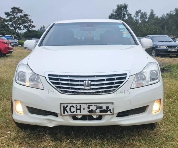 Toyota Crown 2010 White