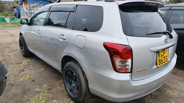 Toyota Corolla Fielder 2011 Silver