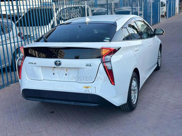 Toyota Prius 2018 White
