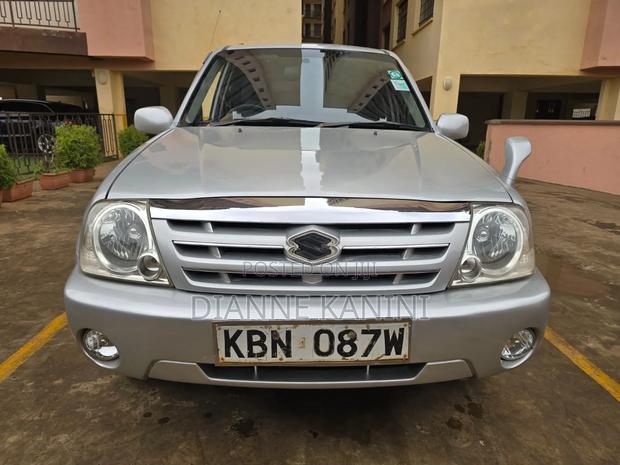 Suzuki Escudo 2004 Silver