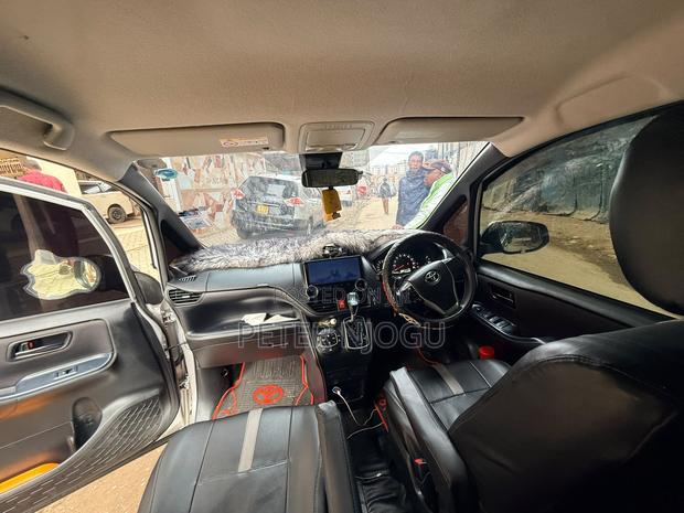Toyota Noah 2019 Silver
