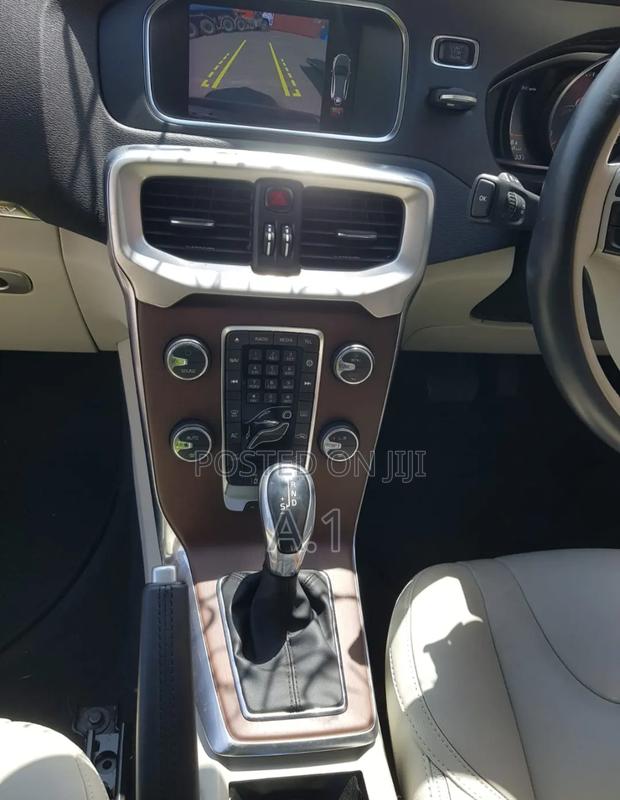 Volvo V40 2019 Blue