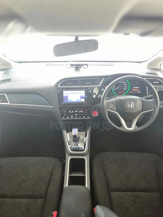 Honda Fit Shuttle 1.5 Hybrid 2WD 2019 Off white