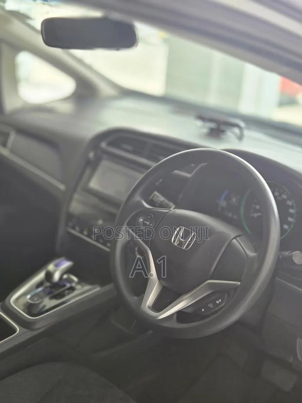Honda Fit Shuttle 1.5 Hybrid 2WD 2019 Off white