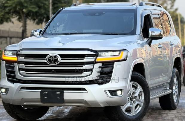Toyota Land Cruiser 2022 Silver