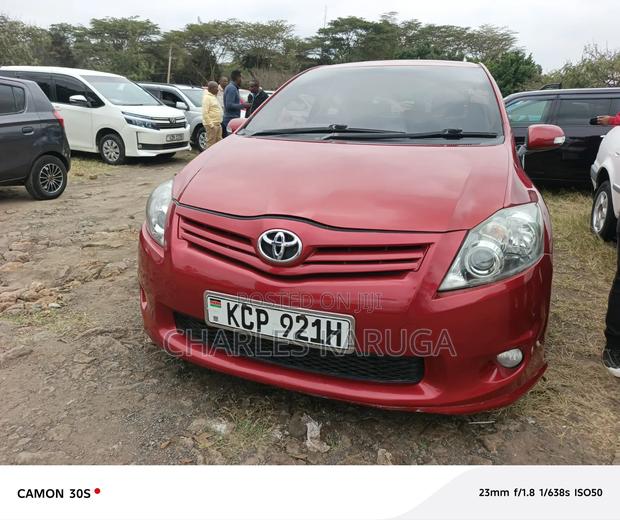 Toyota Auris 2010 Red