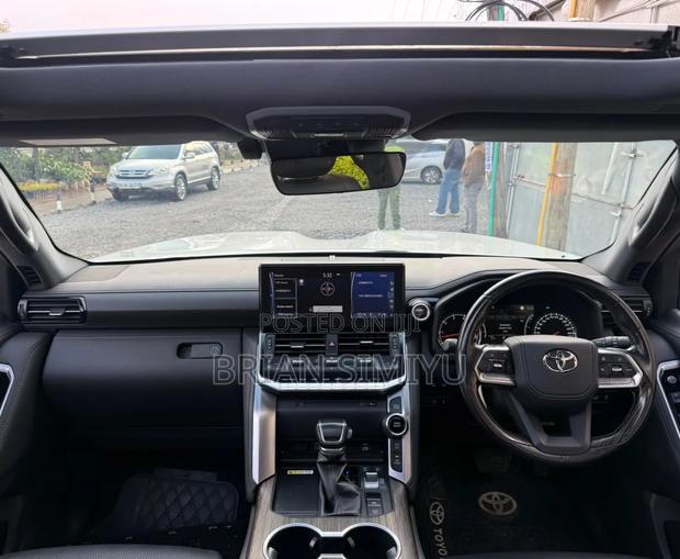 Toyota Land Cruiser 2022 Silver