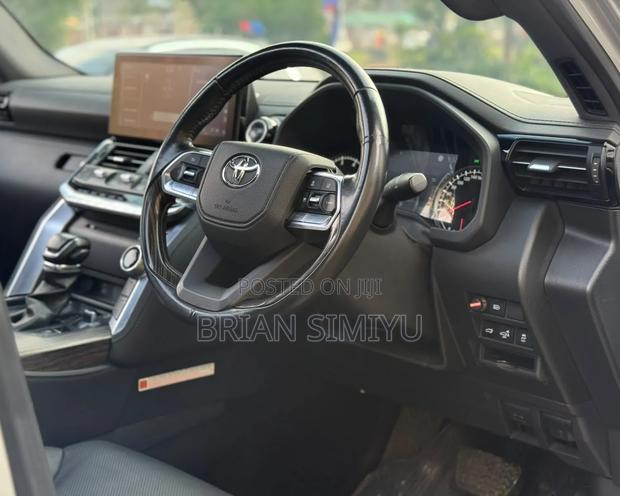 Toyota Land Cruiser 2022 Silver