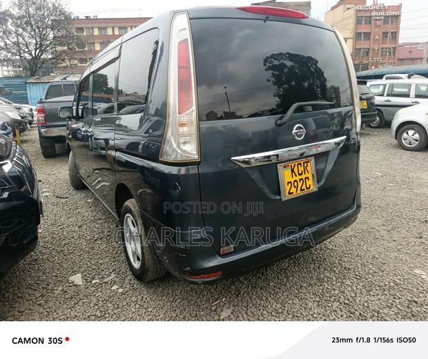 Nissan Serena 2010 Blue