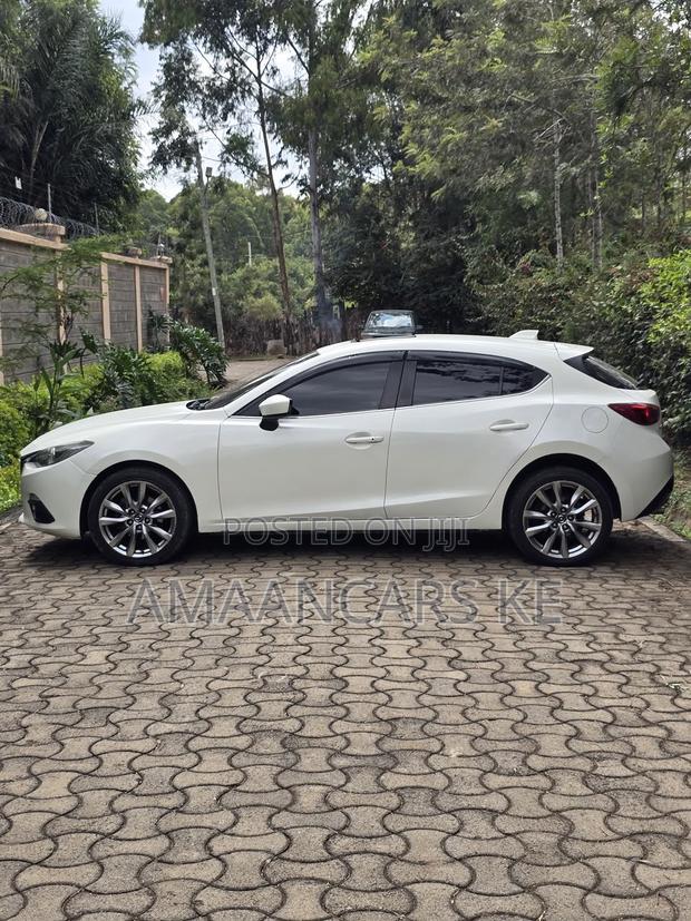 Mazda Axela SV Premium 2014 White