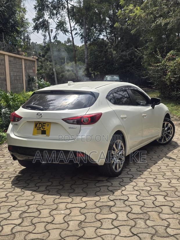 Mazda Axela SV Premium 2014 White