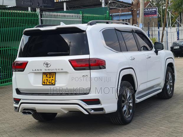 Toyota Land Cruiser 2021 White