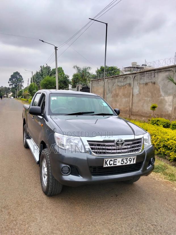 Toyota Hilux 2015 Gray