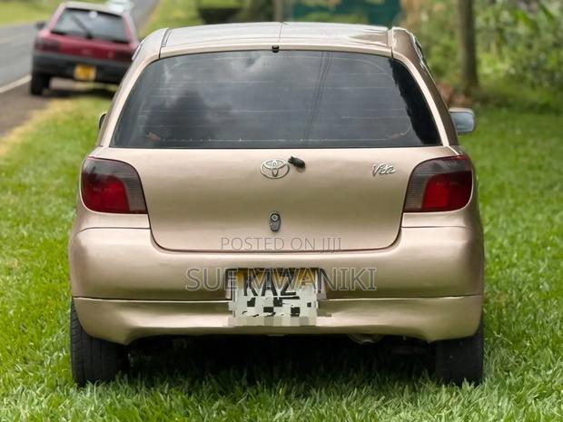Toyota Vitz 2002 Gold