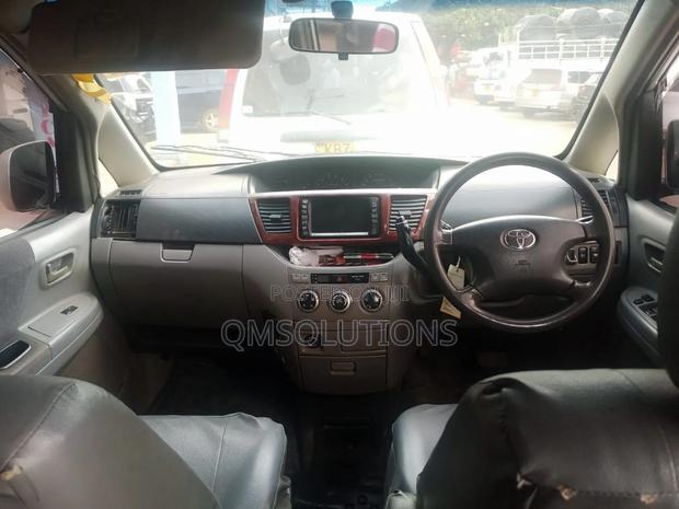 Toyota Noah 2005 Silver