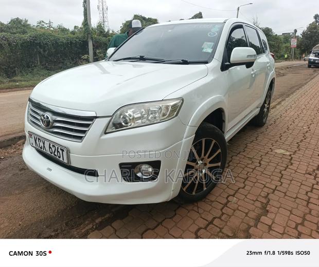 Toyota Vanguard 2013 White