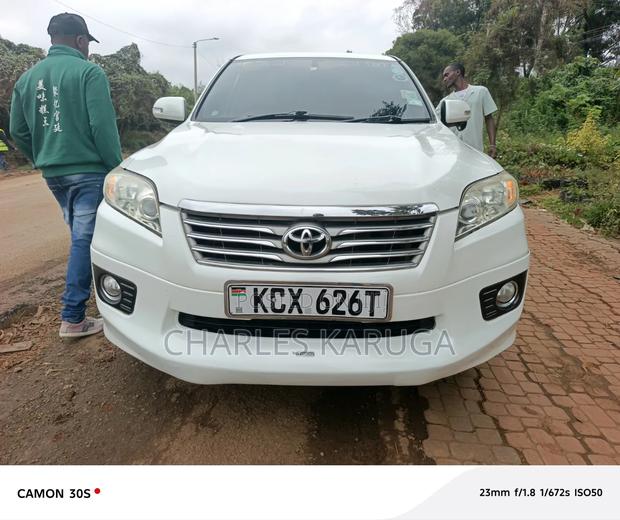 Toyota Vanguard 2013 White