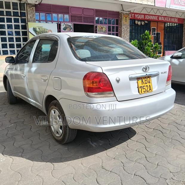 Toyota Platz 2005 Silver
