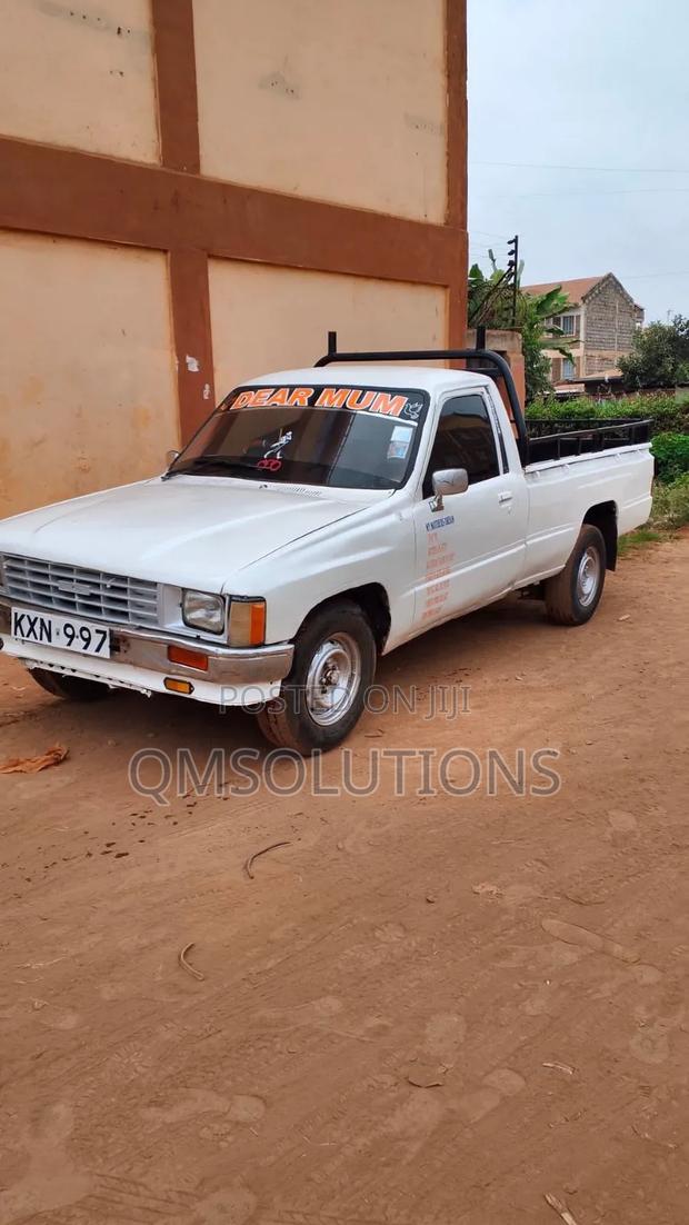 Toyota Hilux 1992 White