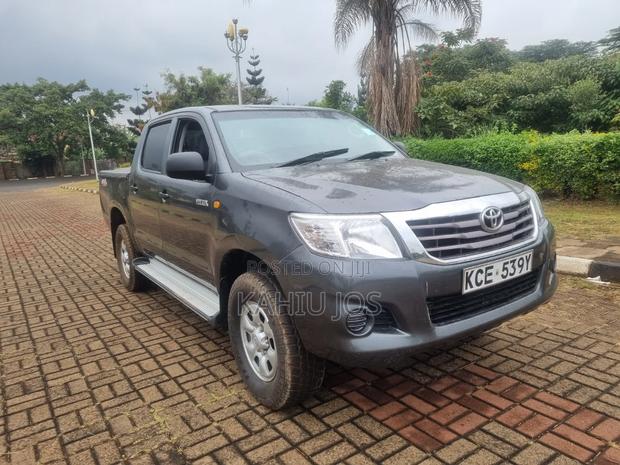 Toyota Hilux 2015 Gray