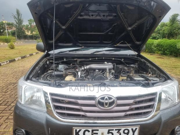 Toyota Hilux 2015 Gray