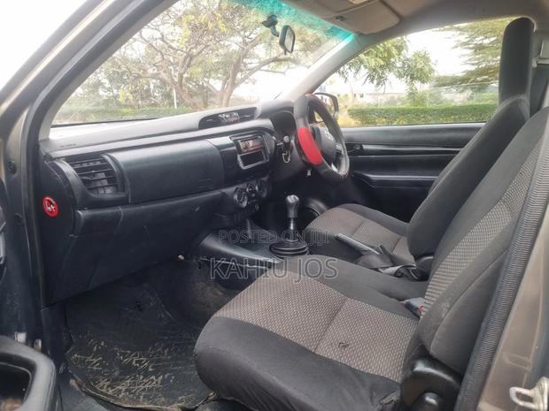 Toyota Hilux 2022 Gold