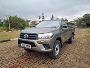 Toyota Hilux 2022 Gold for sale