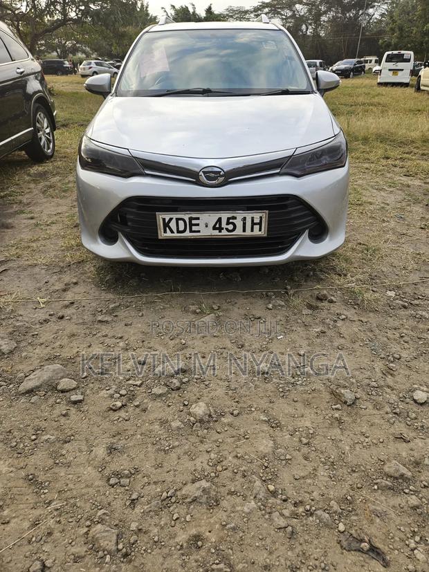 Toyota Corolla Fielder 2016 Silver