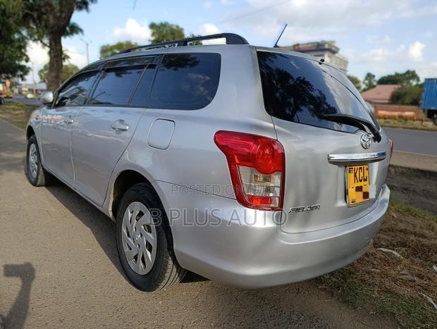Toyota Corolla Fielder 2010 Silver