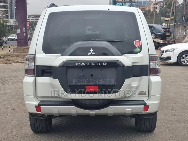 Mitsubishi Pajero 2019 White