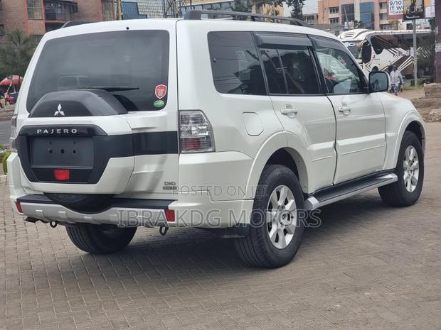 Mitsubishi Pajero 2019 White